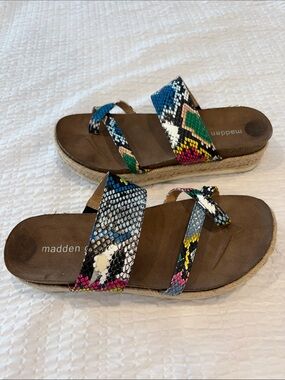 Madden Girl Multicolor Snake-Print Slide Sandals with Jute Platform
Size 7